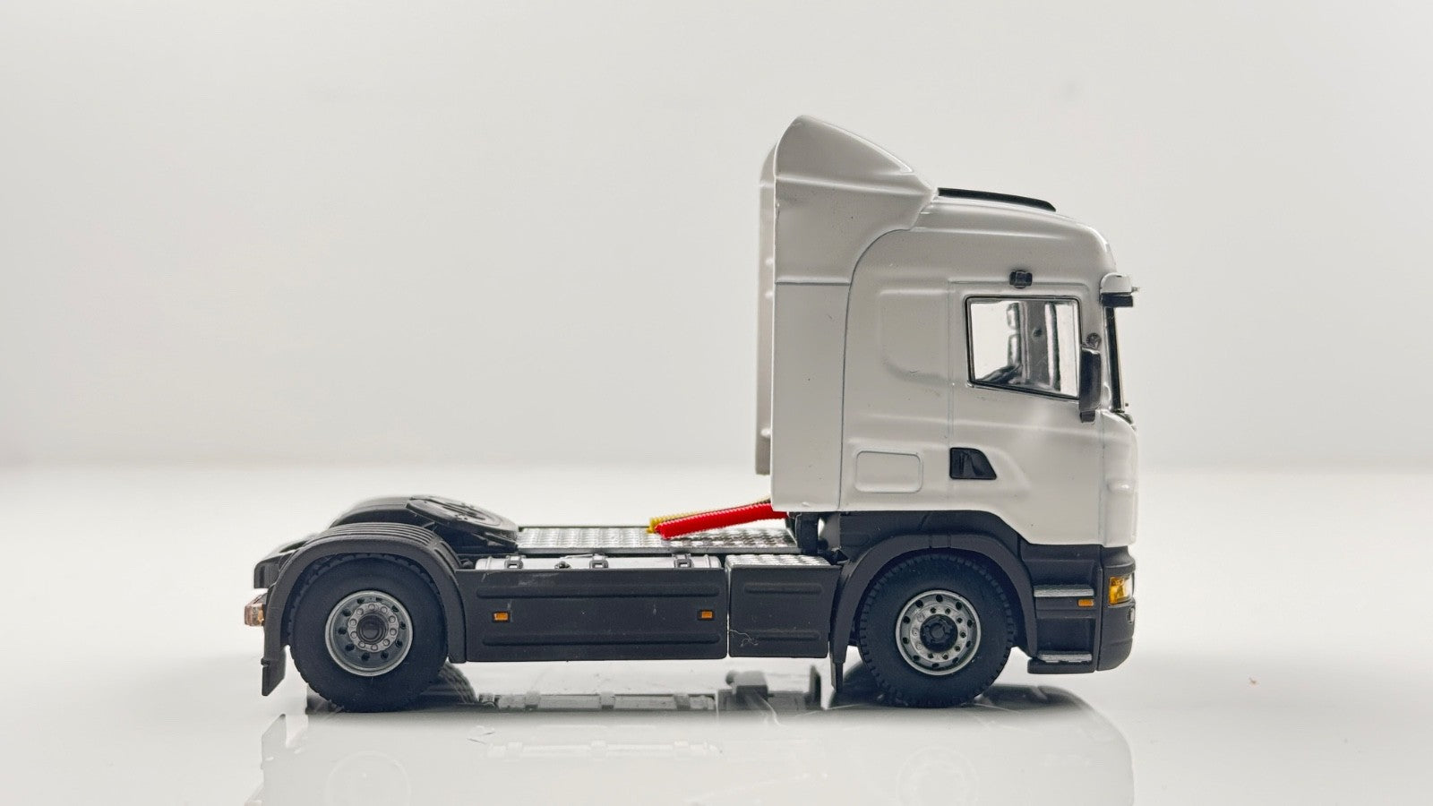 WSI 1/50 SCALE - SCANIA R620 4X2 WHITE TRACTOR UNIT - WRONG BOX