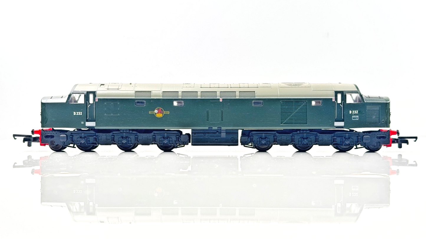 LIMA 00 GAUGE - CLASS 40 DIESEL LOCOMOTIVE D232 BR GREEN - RENUMBERED BOXED