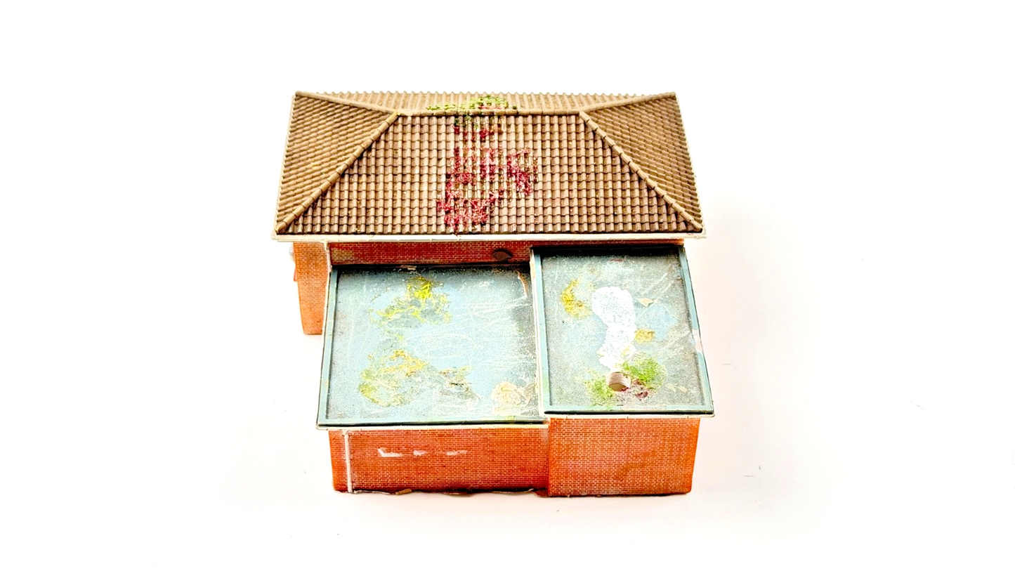 BACHMANN SCENECRAFT 00 GAUGE - 44-075 - FIRE STATION - UNBOXED