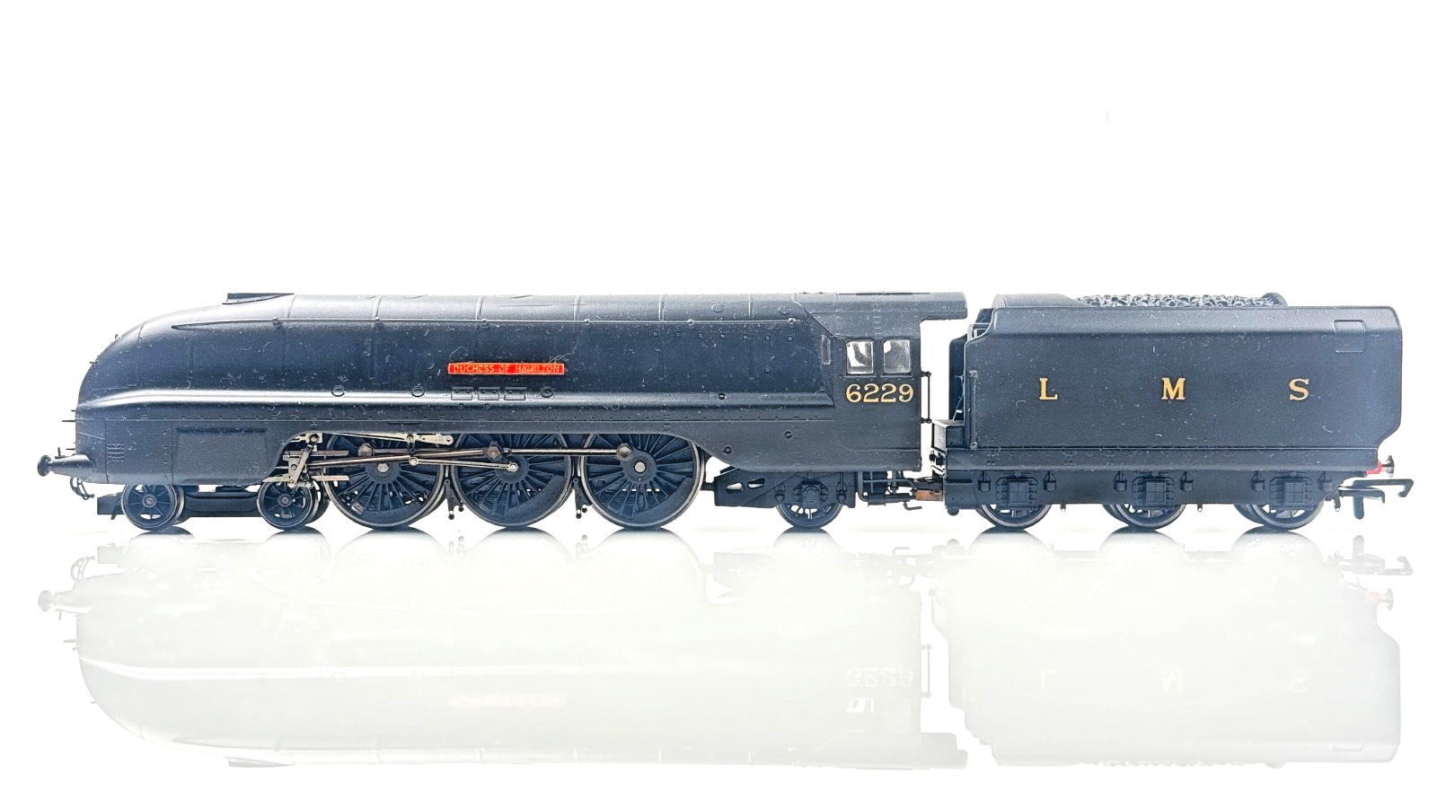 HORNBY 00 GAUGE - LMS BLACK 4-6-2 CORONATION 'DUCHESS OF HAMILTON' 6229 - NQP