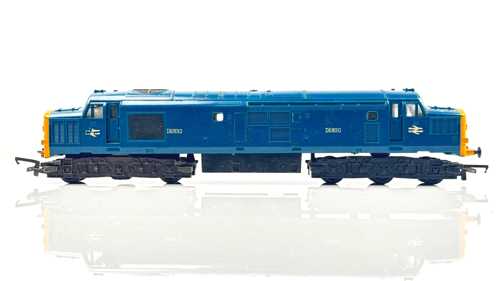 TRIANG 00 GAUGE - CLASS 37 DIESEL LOCOMOTIVE BR BLUE D6830 - UNBOXED SPARES