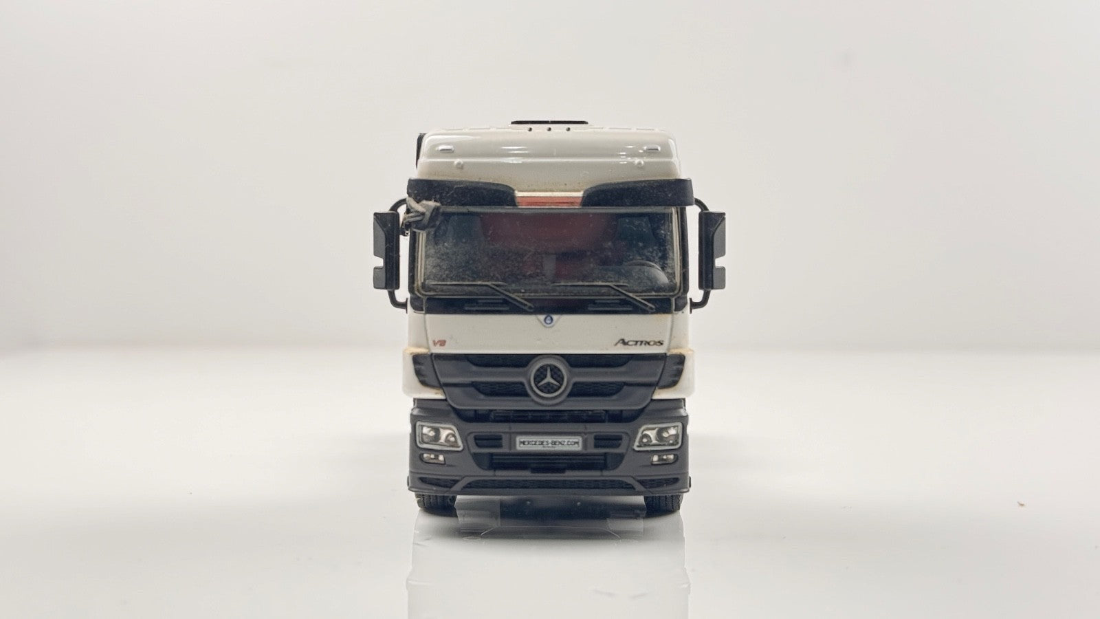 WSI 1/50 SCALE - WL-MB003 - MERCEDES BENZ MP3 L 6X4 WHITE TRACTOR UNIT BOXED