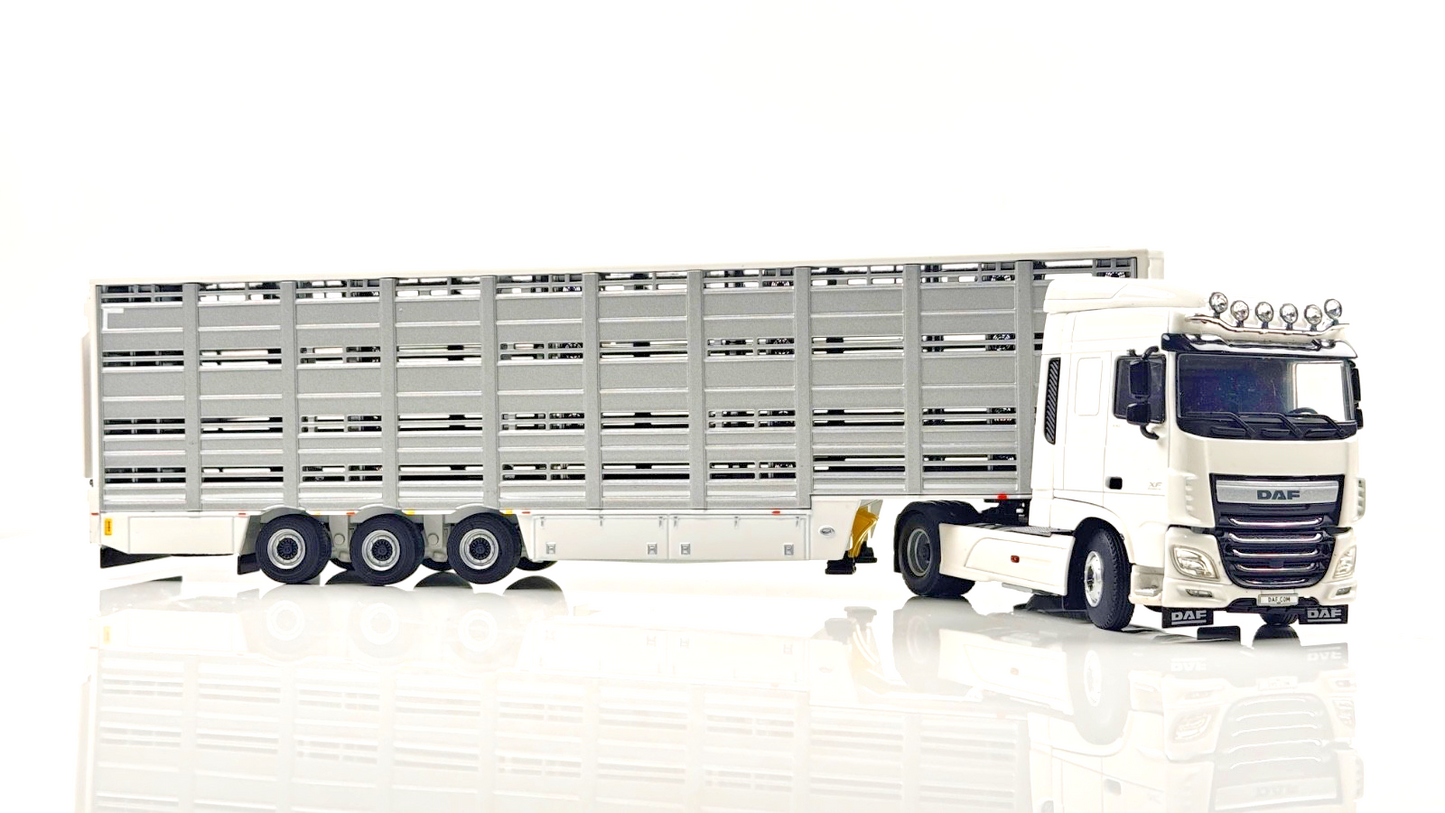 WSI 1/50 SCALE - DAF XF TRACTOR CAB & PLAIN WHITE LIVESTOCK CATTLE TRAILER BOXED