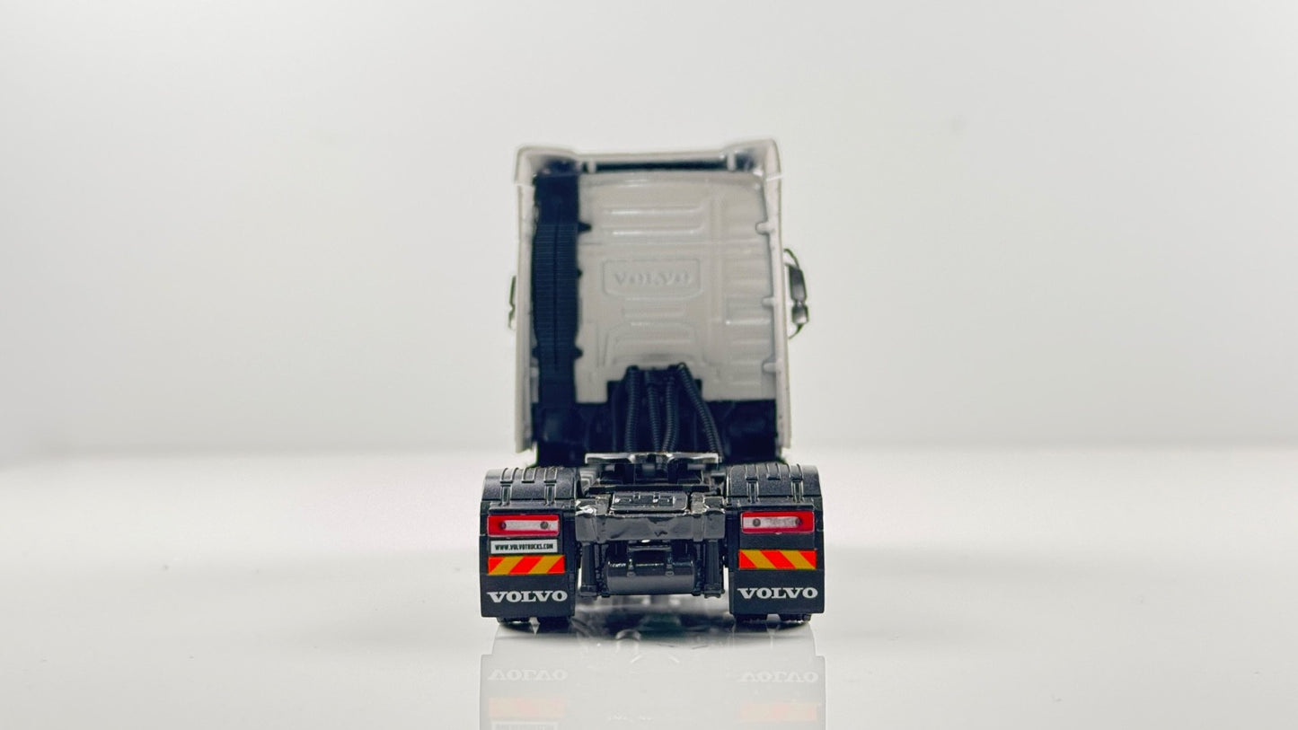 WSI 1/50 SCALE - 03-1136 - VOLVO FH4 GLOBETROTTER 4X2 WHITE TRACTOR UNIT BOXED
