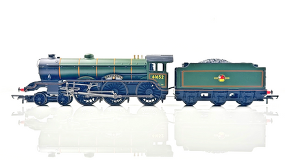 HORNBY 00 GAUGE - R30433 - BR GREEN B17 CLASS LOCOMOTIVE DARLINGTON NO.61652