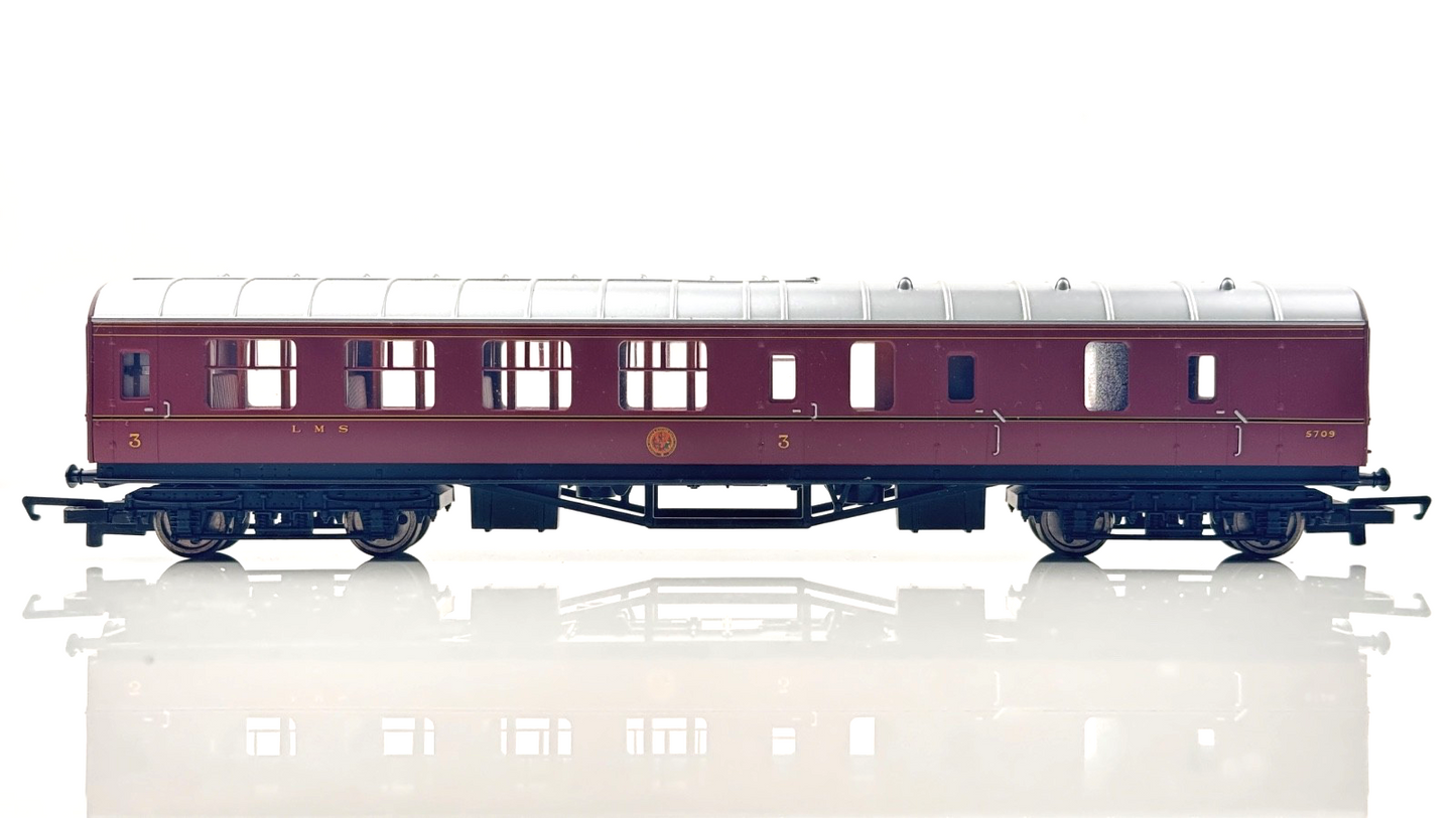 HORNBY 00 GAUGE - LMS 57' STANIER MAROON COMPOSITE & BRAKE COACHES X 3 UNBOXED