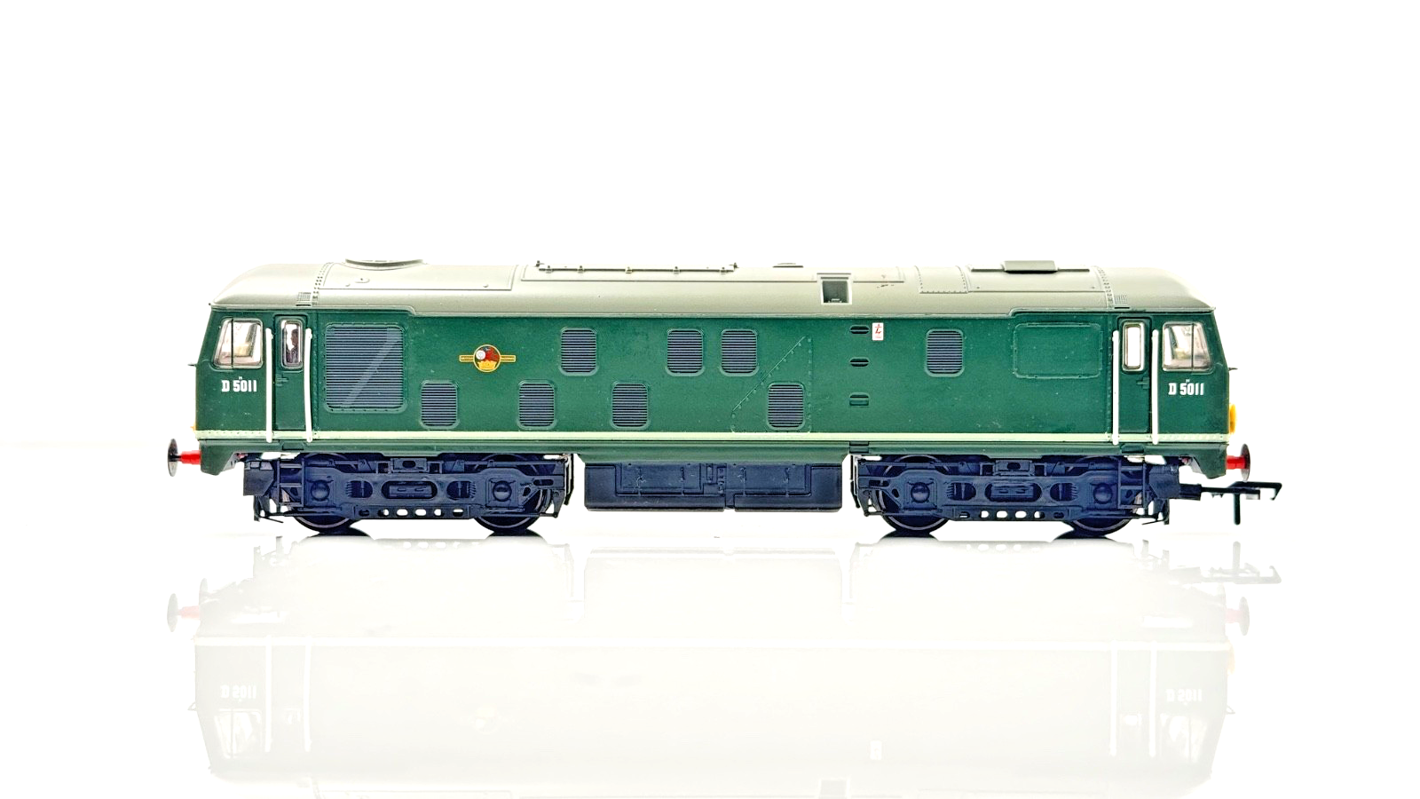 BACHMANN 00 GAUGE - 32-429 - CLASS 24 DIESEL BR TWO TONE GREEN D5011 BOXED