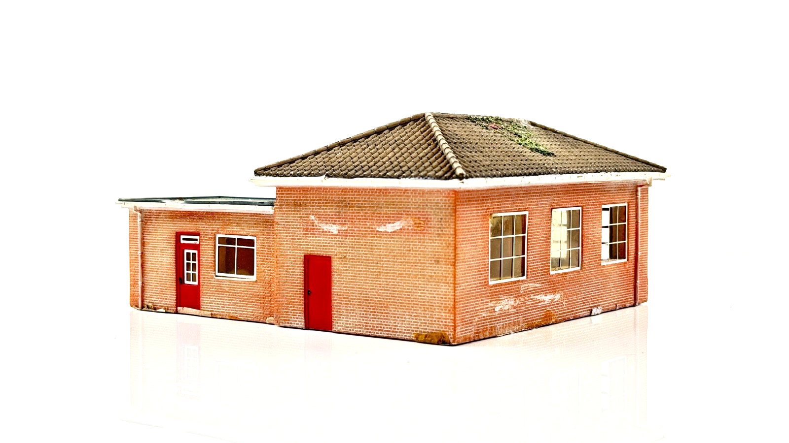 BACHMANN SCENECRAFT 00 GAUGE - 44-075 - FIRE STATION - UNBOXED
