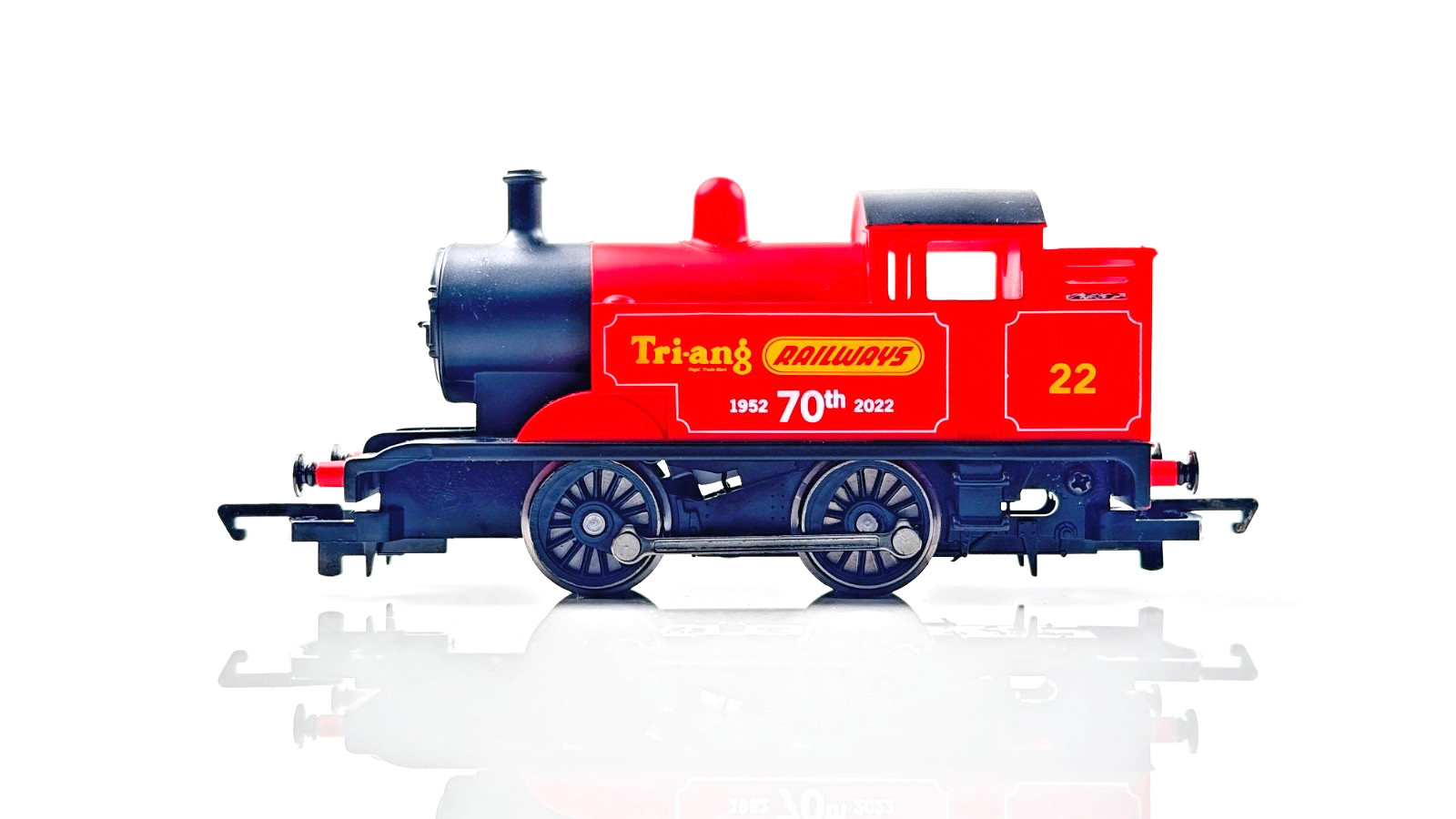 HORNBY 00 GAUGE - R30202 - TRIANG RAILWAYS 70TH ANNIVERSARY 0-4-0 ENGINE - NEW