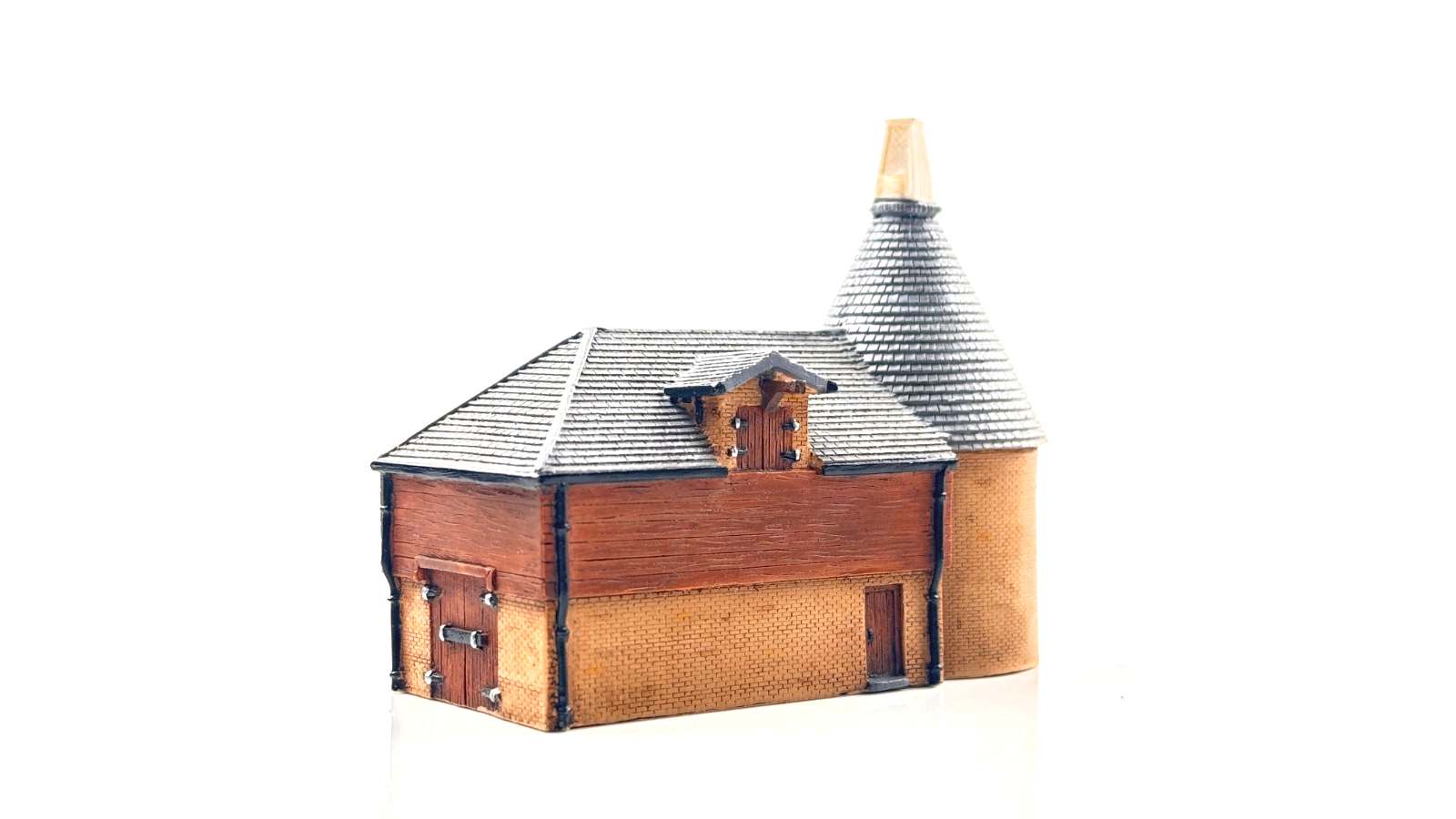 HORNBY N GAUGE LYDDLE END - N8051 - OAST HOUSE - BOXED