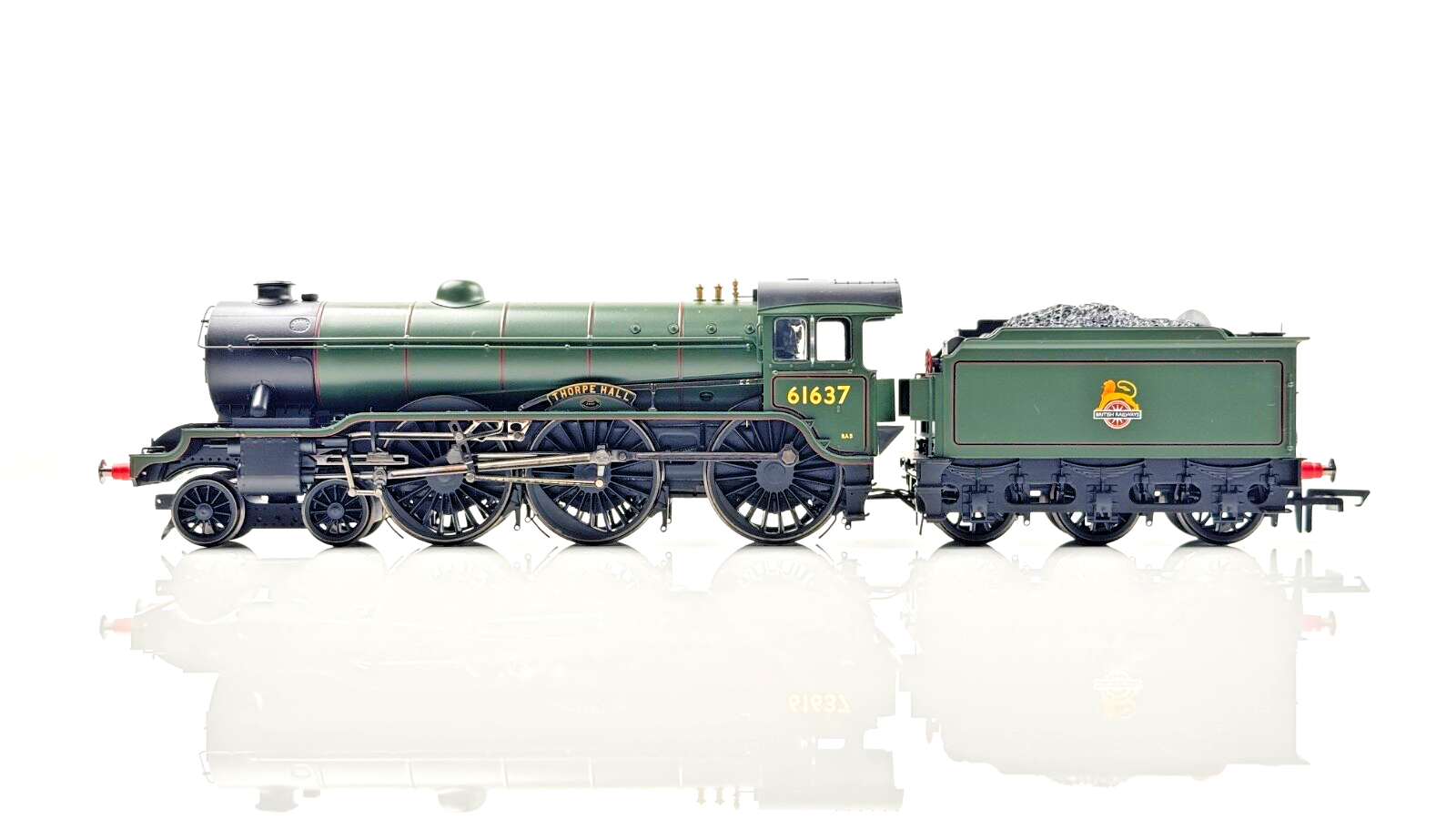 HORNBY 00 GAUGE - R2921X - BR GREEN 4-6-0 CLASS B17/1 'THORPE HALL' - DCC FITTED