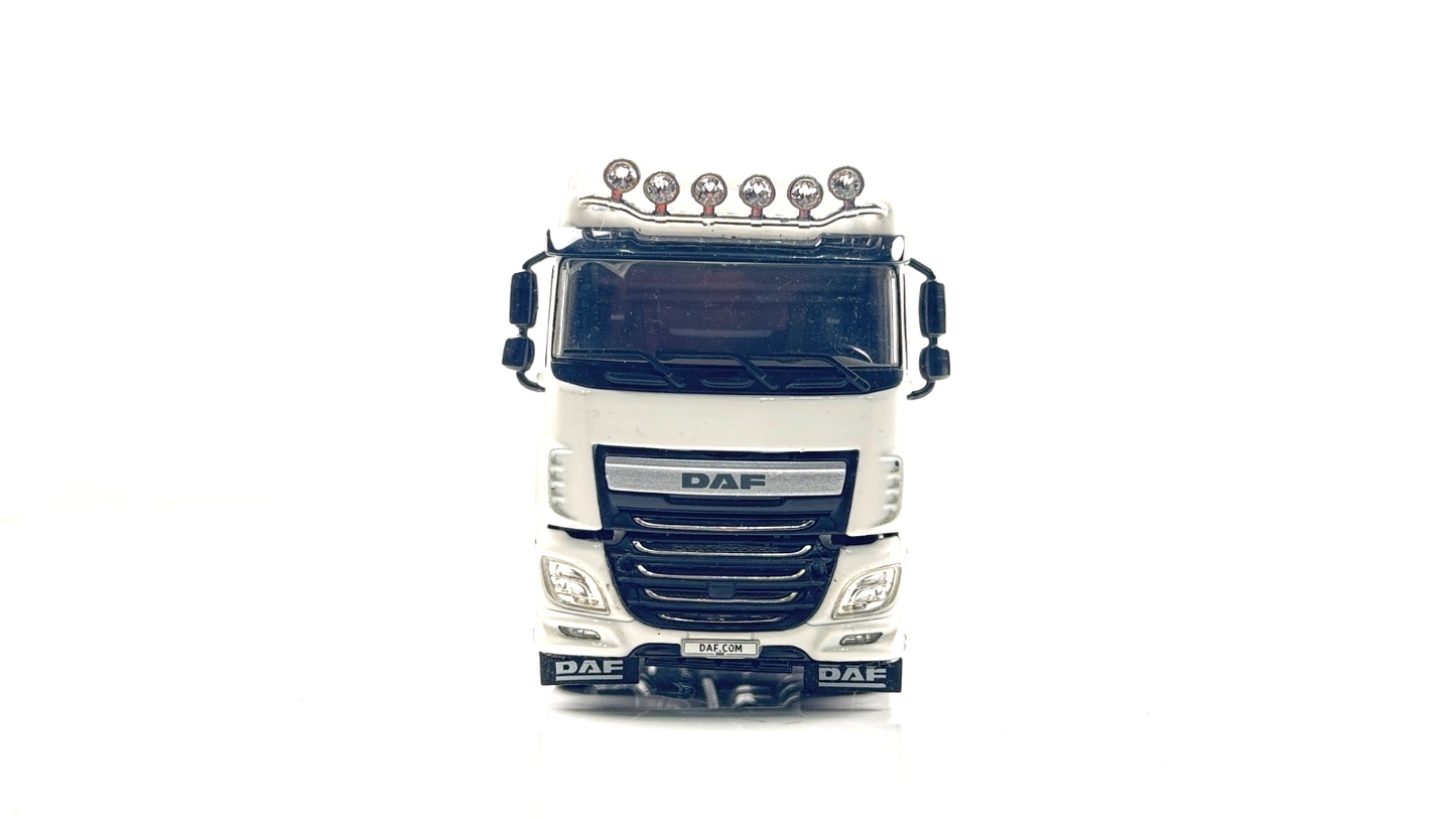 WSI 1/50 SCALE - DAF XF TRACTOR CAB & PLAIN WHITE LIVESTOCK CATTLE TRAILER BOXED