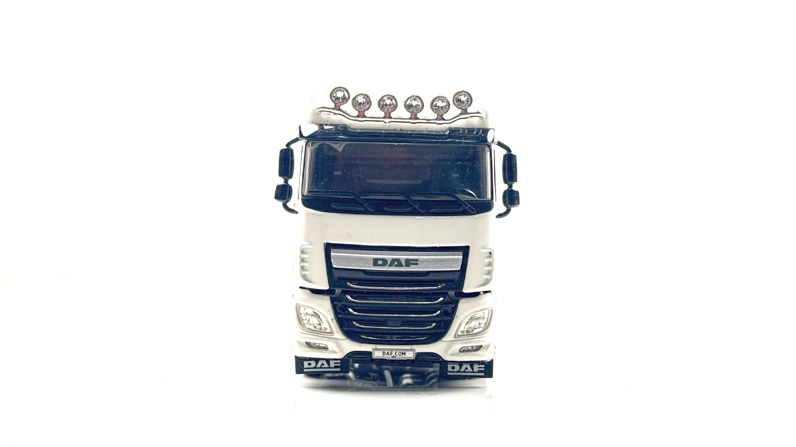 WSI 1/50 SCALE - DAF XF TRACTOR CAB & PLAIN WHITE LIVESTOCK CATTLE TRAILER BOXED