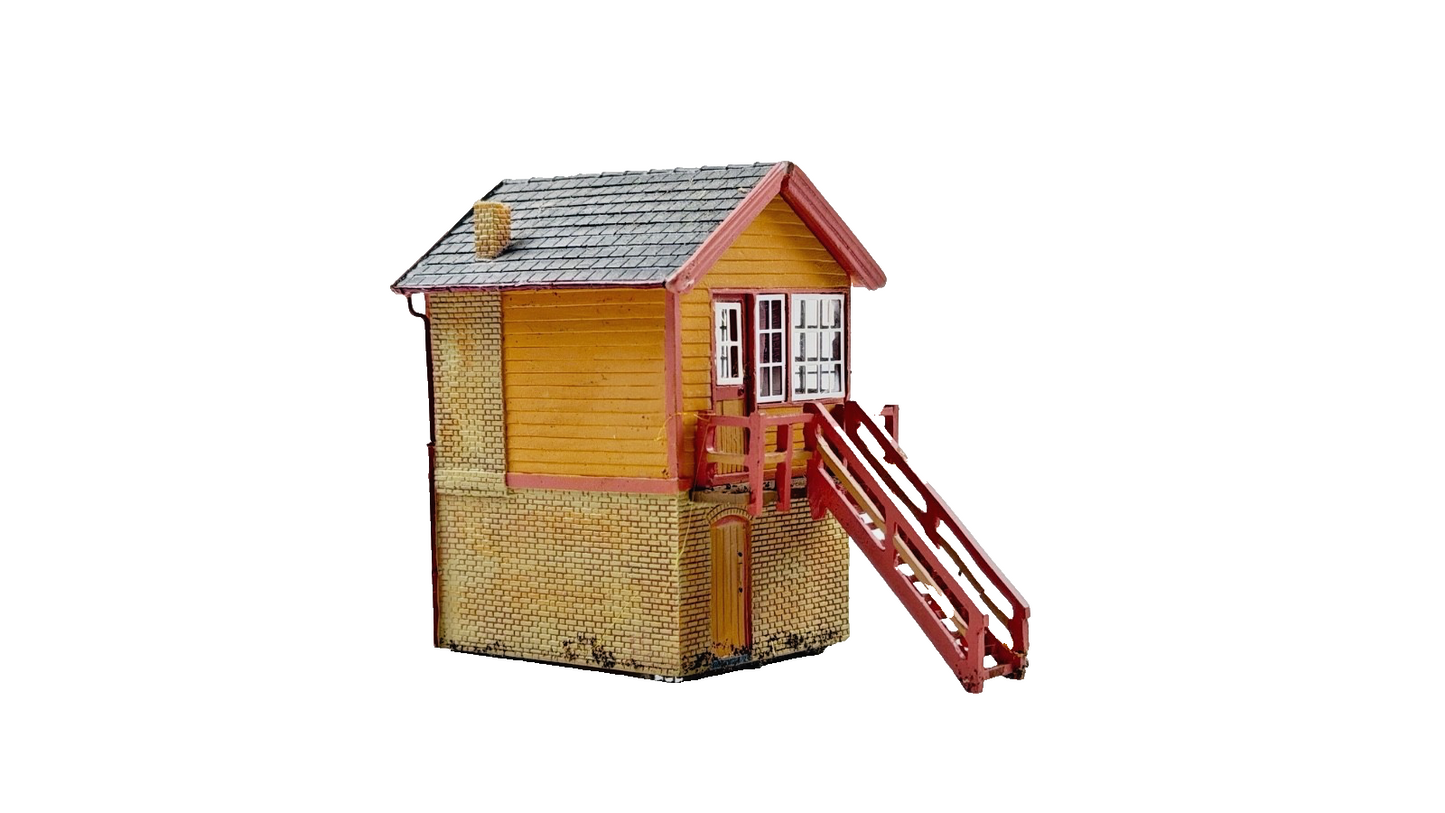 BACHMANN SCENECRAFT 00 GAUGE - 44-044 - HIGHLEY STATION SIGNAL BOX - UNBOXED