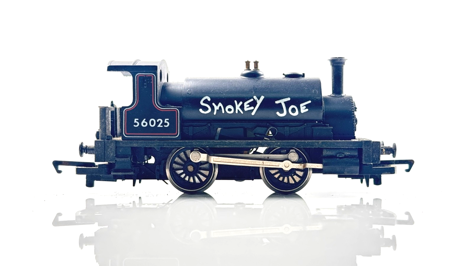 HORNBY 00 GAUGE - SMOKEY JOE 0-4-0 BLACK SADDLE TANK LOCOMOTIVE 56025 - UNBOXED