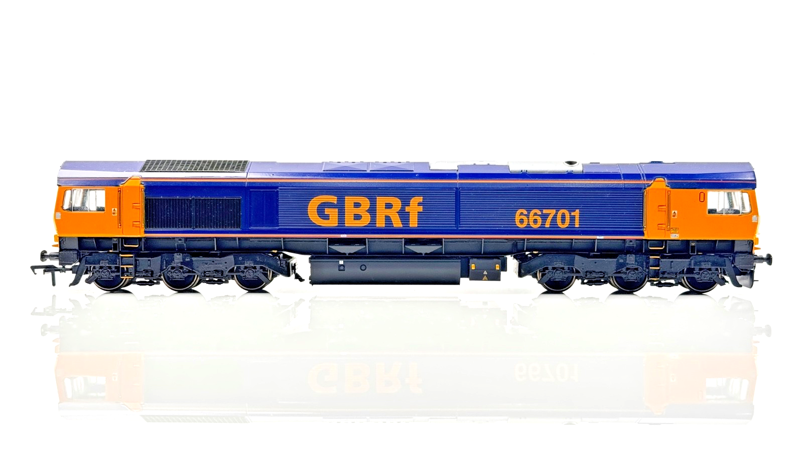 BACHMANN 00 GAUGE - 32-727 - CLASS 66 DIESEL 66701 GBRF LIVERY - BOXED