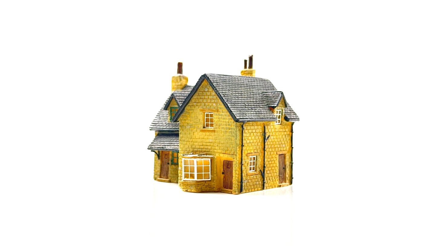 HORNBY N GAUGE LYDDLE END - N8010 - OLD GREEN COTTAGES - BOXED