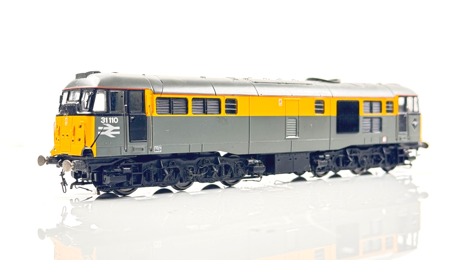 HORNBY 00 GAUGE - R2421 - CLASS 31 DIESEL 31110 DUTCH - MAZAK ROT SPARES
