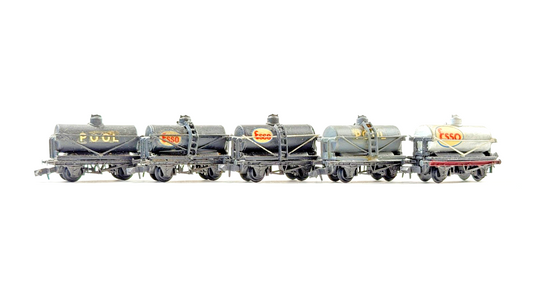 PECO/KIT BUILT N GAUGE - RAKE OF 5 ASSORTED TANK WAGONS POOL ESSO ETC UB