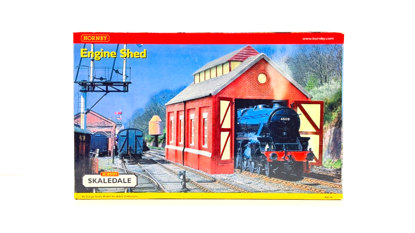 HORNBY 00 GAUGE SKALEDALE - R8536 - SINGLE ROAD BRICK ENGINE SHED - BOXED