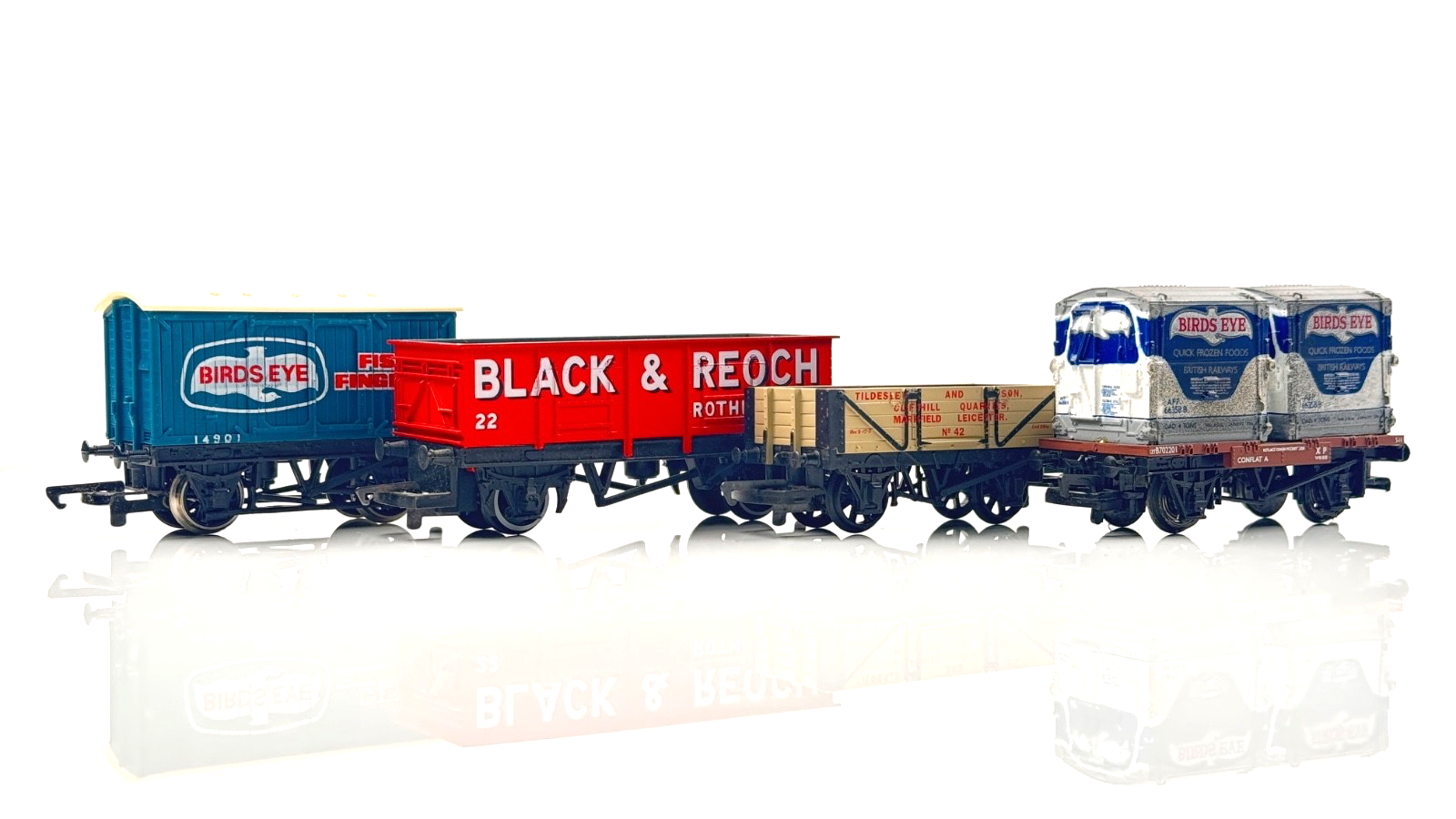 HORNBY/BACHMANN 00 GAUGE - 4 X WAGONS BIRDS EYE BLACK & REOCH TILDESLEY - UB