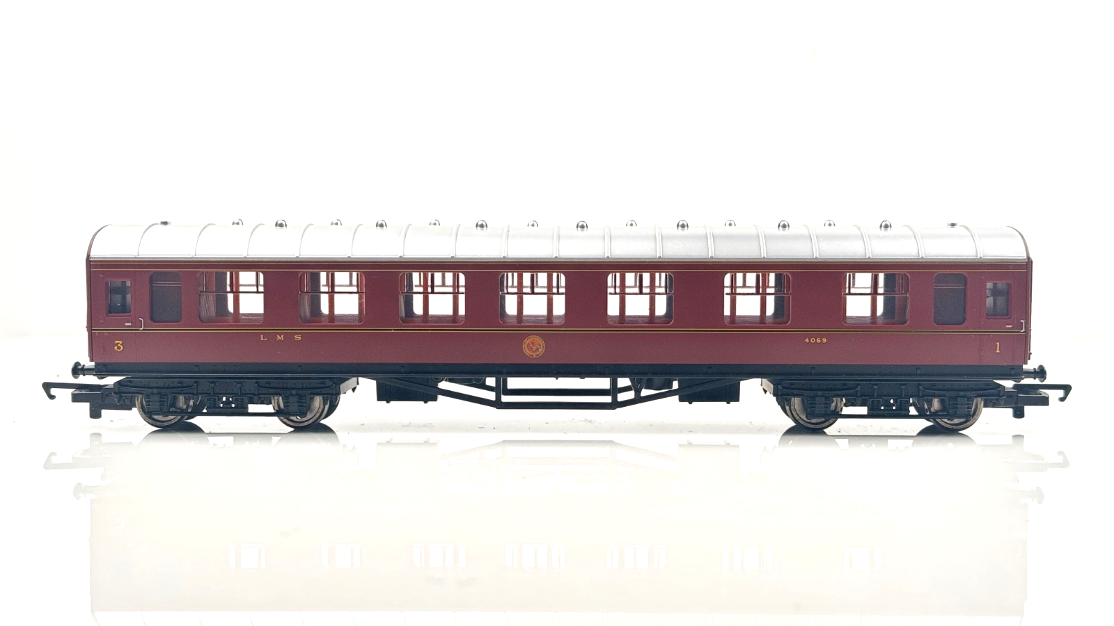 HORNBY 00 GAUGE - LMS MAROON STANIER COMPOSITE/BRAKE COACHES X 3 - UNBOXED