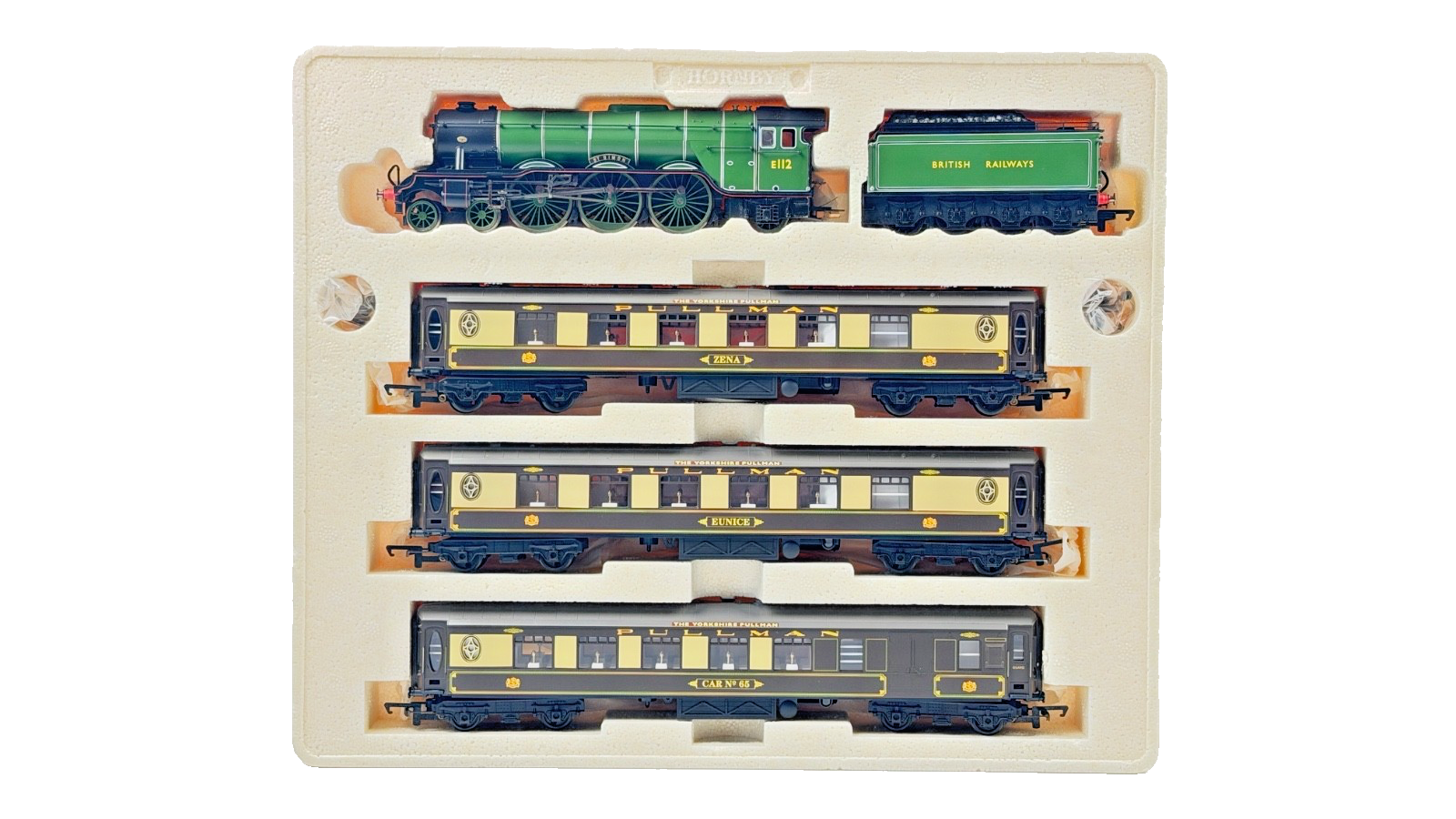 HORNBY 00 GAUGE - R2168 - YORKSHIRE PULLMAN A3 ST SIMON & PULLMAN COACHES PACK