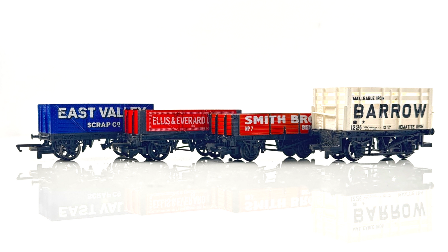 HORNBY/MAINLINE 00 GAUGE - EAST VALLEY ELLIS EVERARD SMITHS BROS X 4 WAGONS