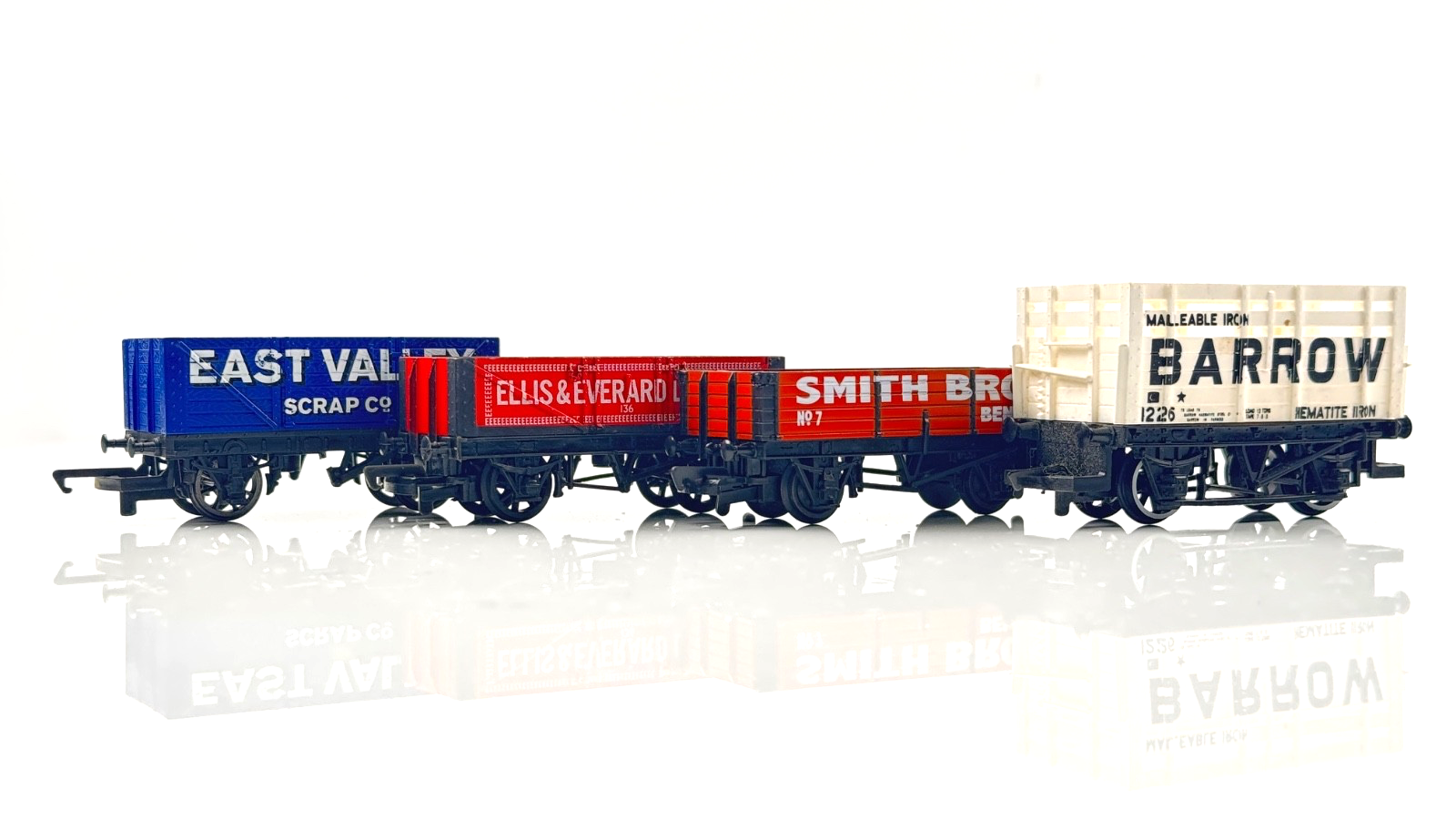 HORNBY/MAINLINE 00 GAUGE - EAST VALLEY ELLIS EVERARD SMITHS BROS X 4 WAGONS