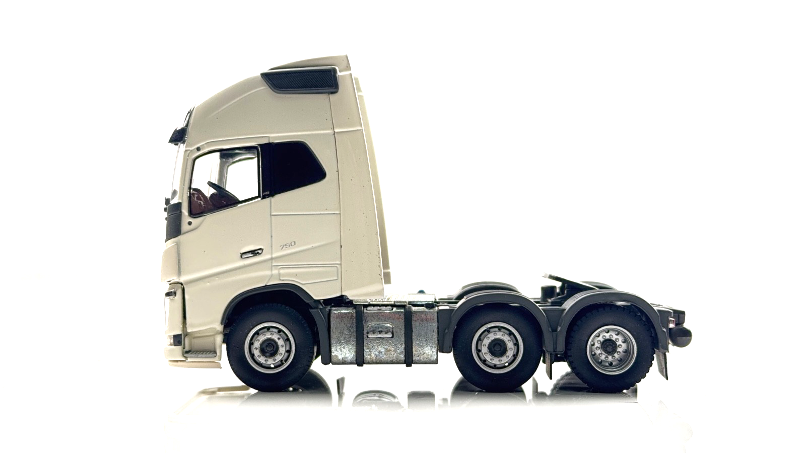 TEKNO 1/50 SCALE - VOLVO FH16 GLOBE 6X2 WHITE TRACTOR CAB UNIT - INCORRECT BOX