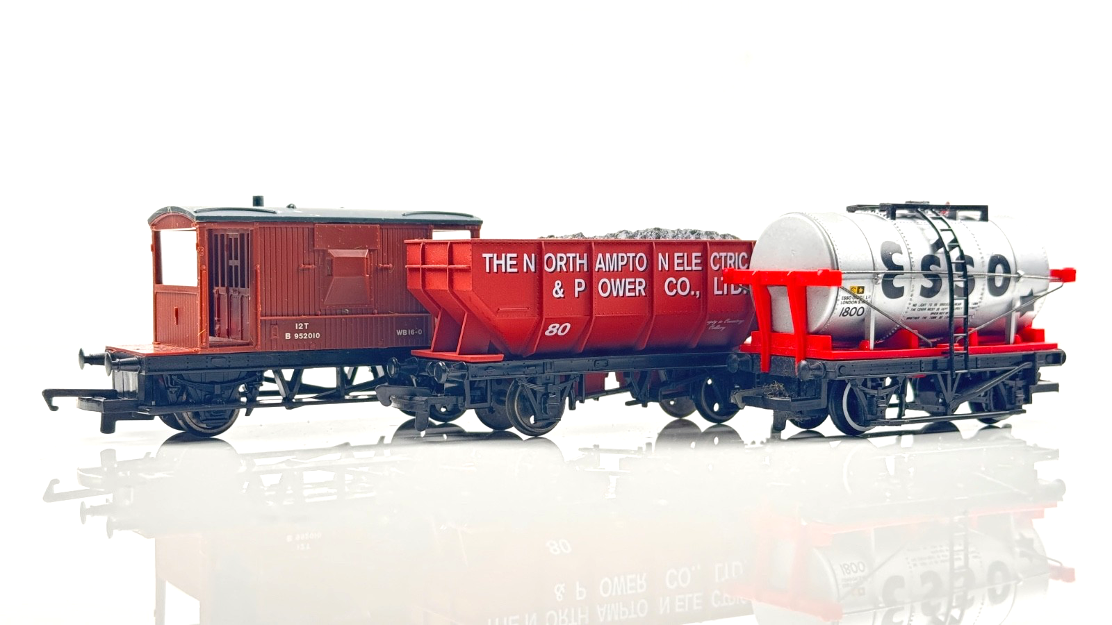 HORNBY/DAPOL 00 GAUGE - NORTHAMPTON HOPPER ESSO TANKER BRAKE VAN X 3 WAGONS