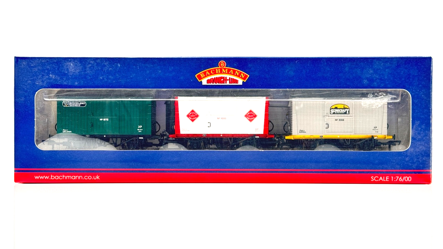 BACHMANN 00 GAUGE - 38-380K - SET OF ANNIVERSARY VANS COLLECTORS CLUB 2011