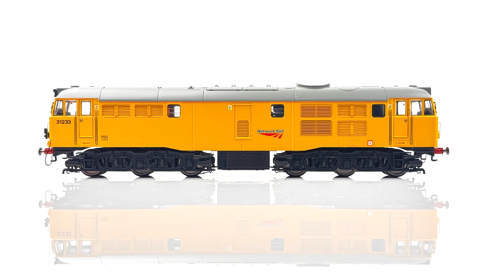HORNBY 00 GAUGE - R3044 - CLASS 31 DIESEL 31233 NETWORK RAIL YELLOW - BOXED
