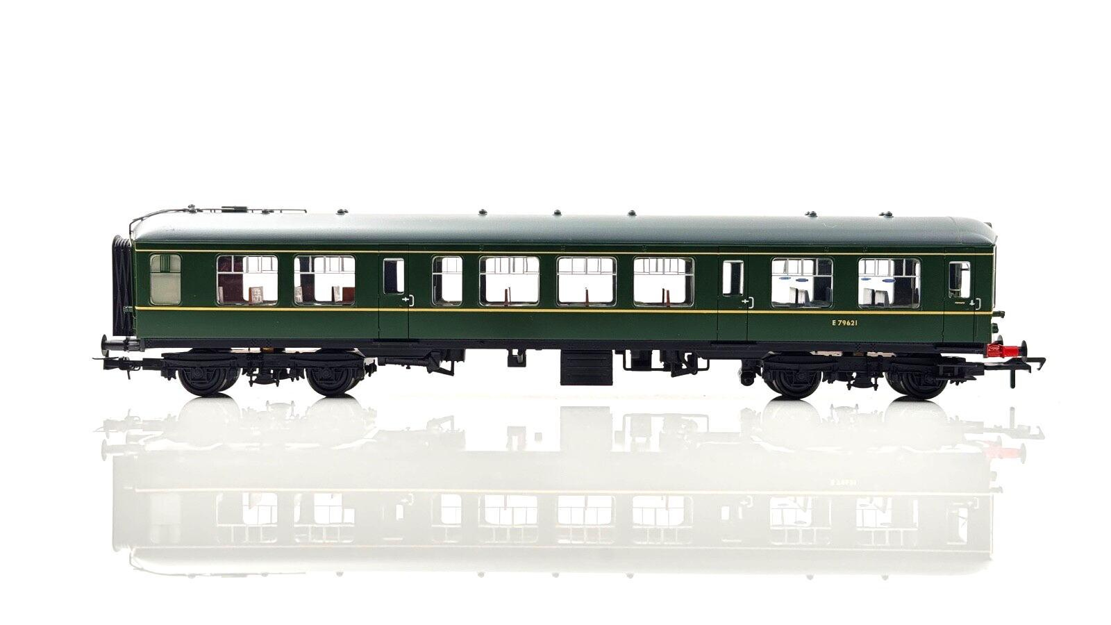 BACHMANN 00 GAUGE - 32-516A - DERBY LIGHTWEIGHT TWO CAR DMU BR GREEN S/WHISKERS