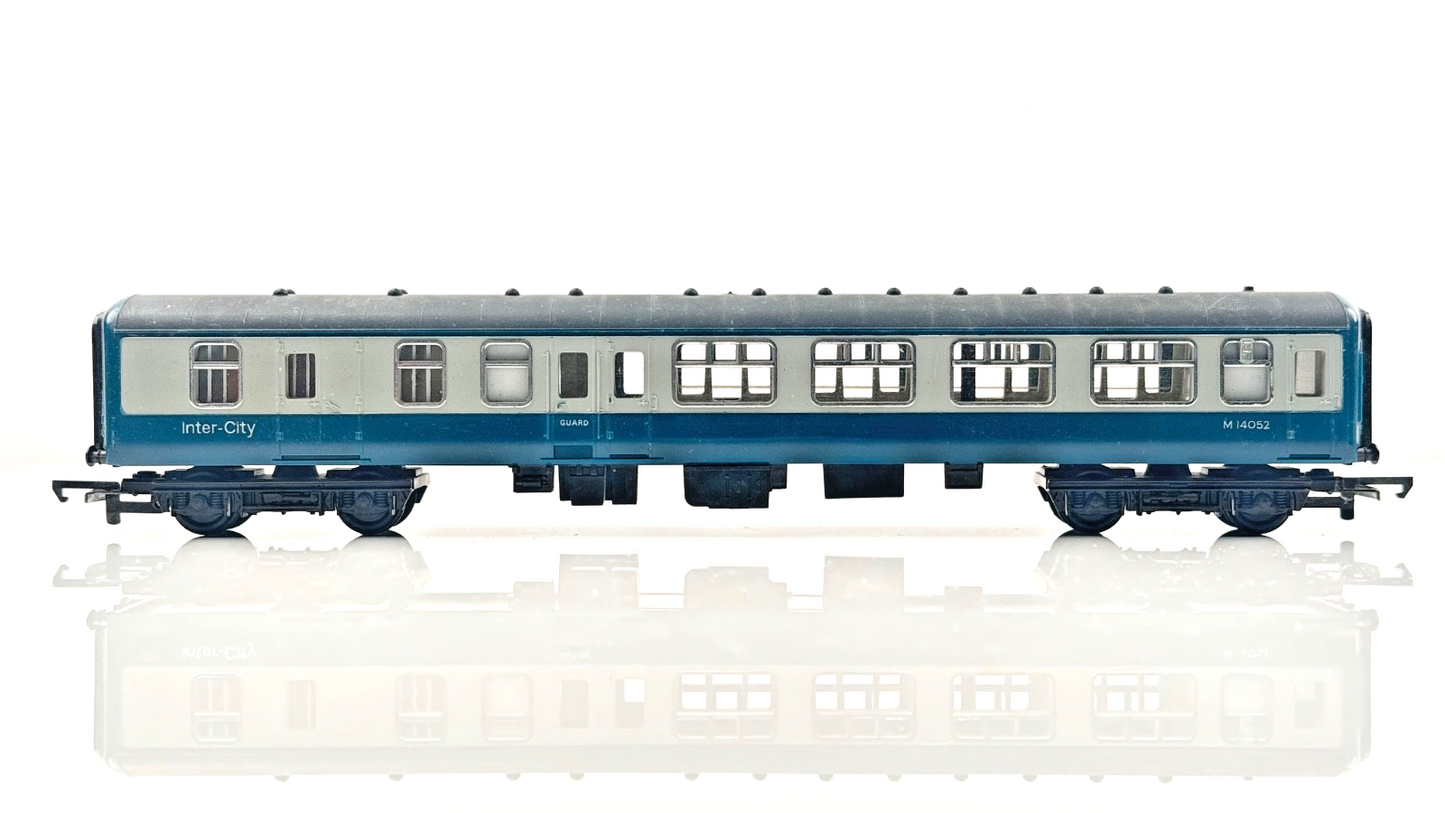 HORNBY 00 GAUGE - RAKE OF 4 BR BLUE GREY MK1/MK2 PLAYWORN COACHES - UNBOXED