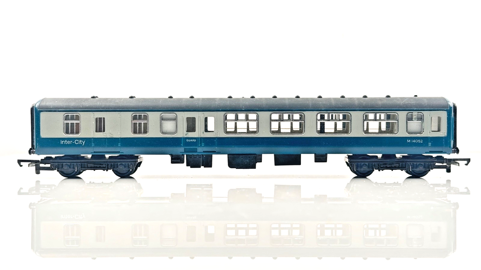 HORNBY 00 GAUGE - RAKE OF 4 BR BLUE GREY MK1/MK2 PLAYWORN COACHES - UNBOXED