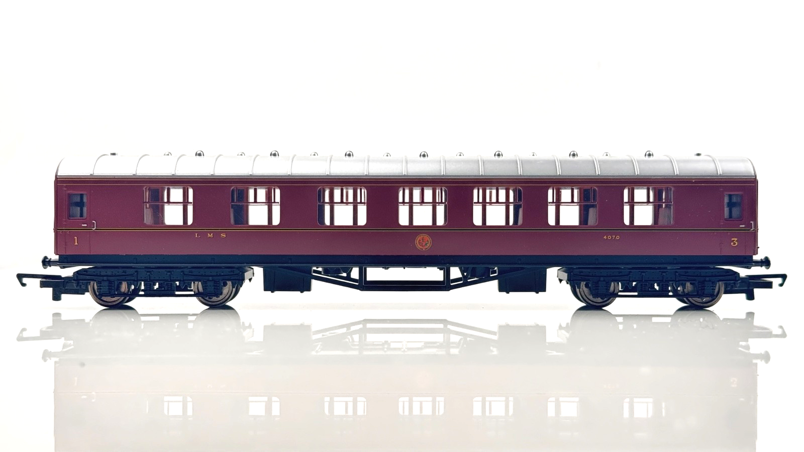 HORNBY 00 GAUGE - LMS 57' STANIER MAROON COMPOSITE & BRAKE COACHES X 3 UNBOXED