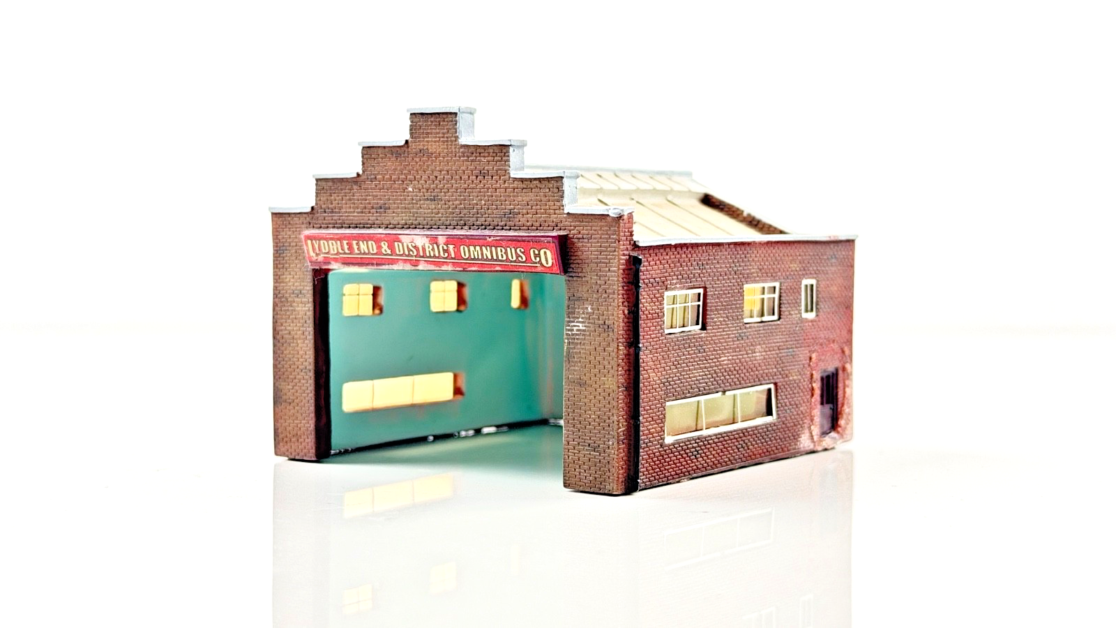 HORNBY LYDDLE END N GAUGE N8763 - DISTRICT BUS DEPOT - UNBOXED