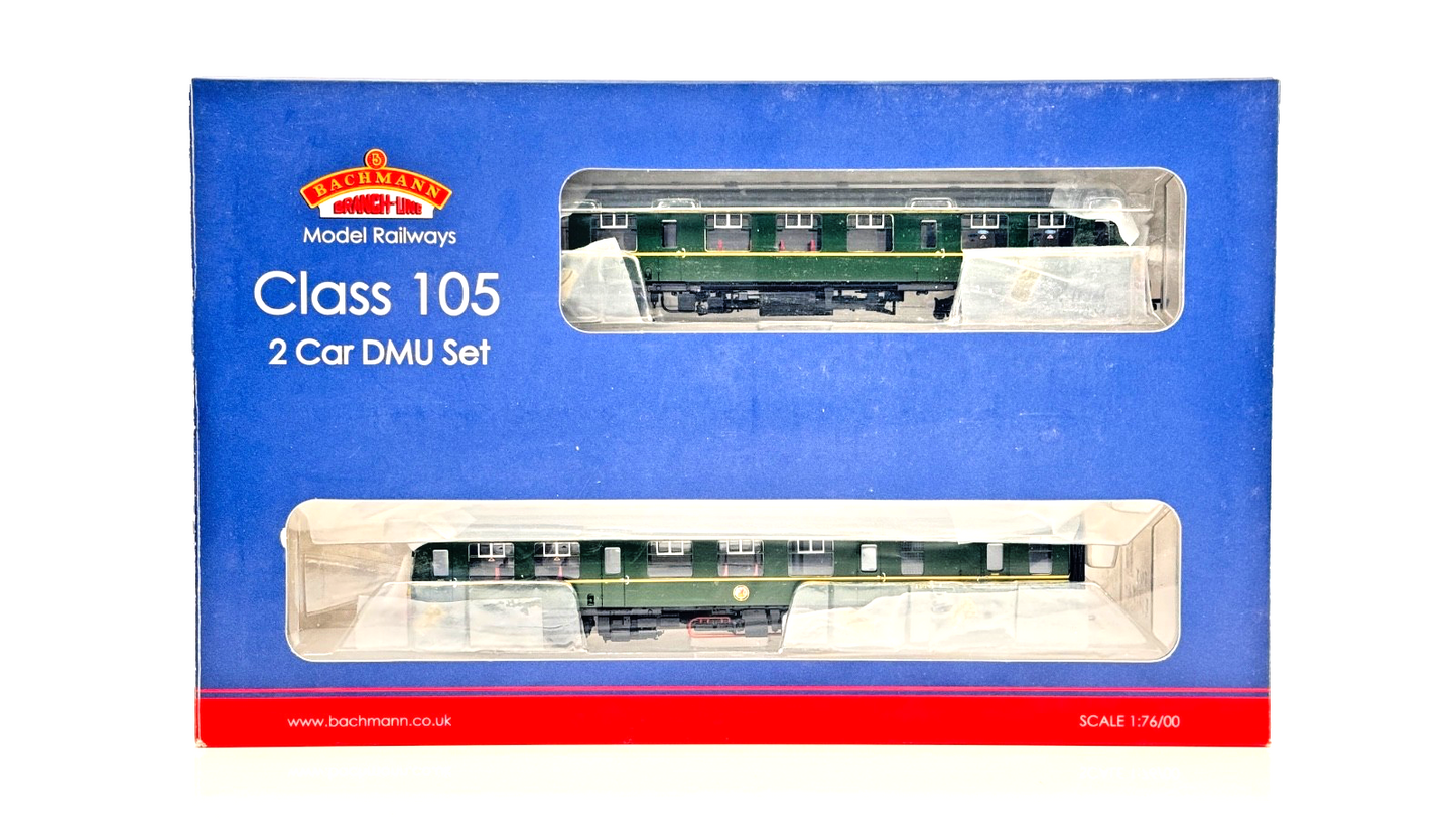BACHMANN 00 GAUGE - 31-327 - CLASS 105 TWO CAR DMU BR GREEN W/HALF YELLOW ENDS