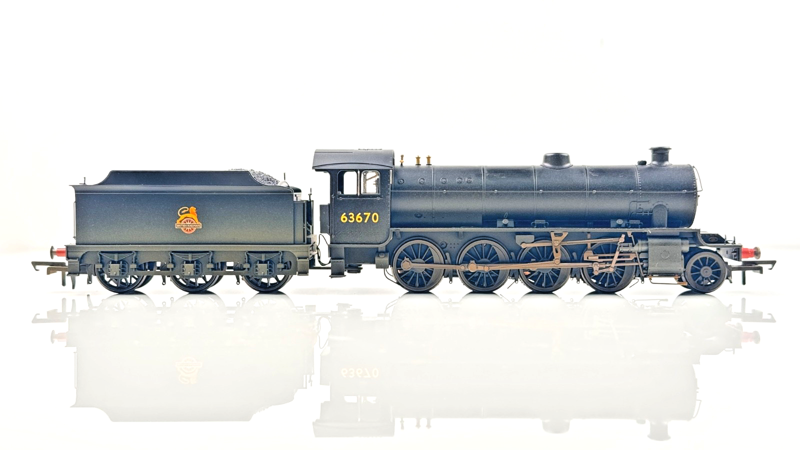 HORNBY 00 GAUGE - R3089 - BR BLACK 2-8-0 THOMPSON CLASS O1 63670 WEATHERED ED