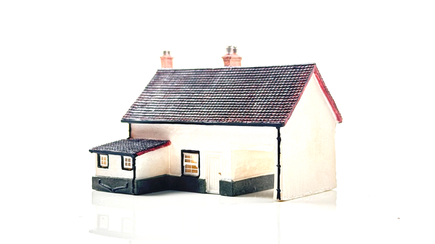 HORNBY N GAUGE LYDDLE END - N8043 - THE BOARS HEAD PUB - BOXED