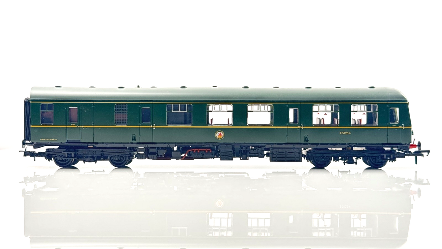 BACHMANN 00 GAUGE - 31-326 - CLASS 105 TWO CAR DMU BR GREEN SPEED WHISKERS BOXED