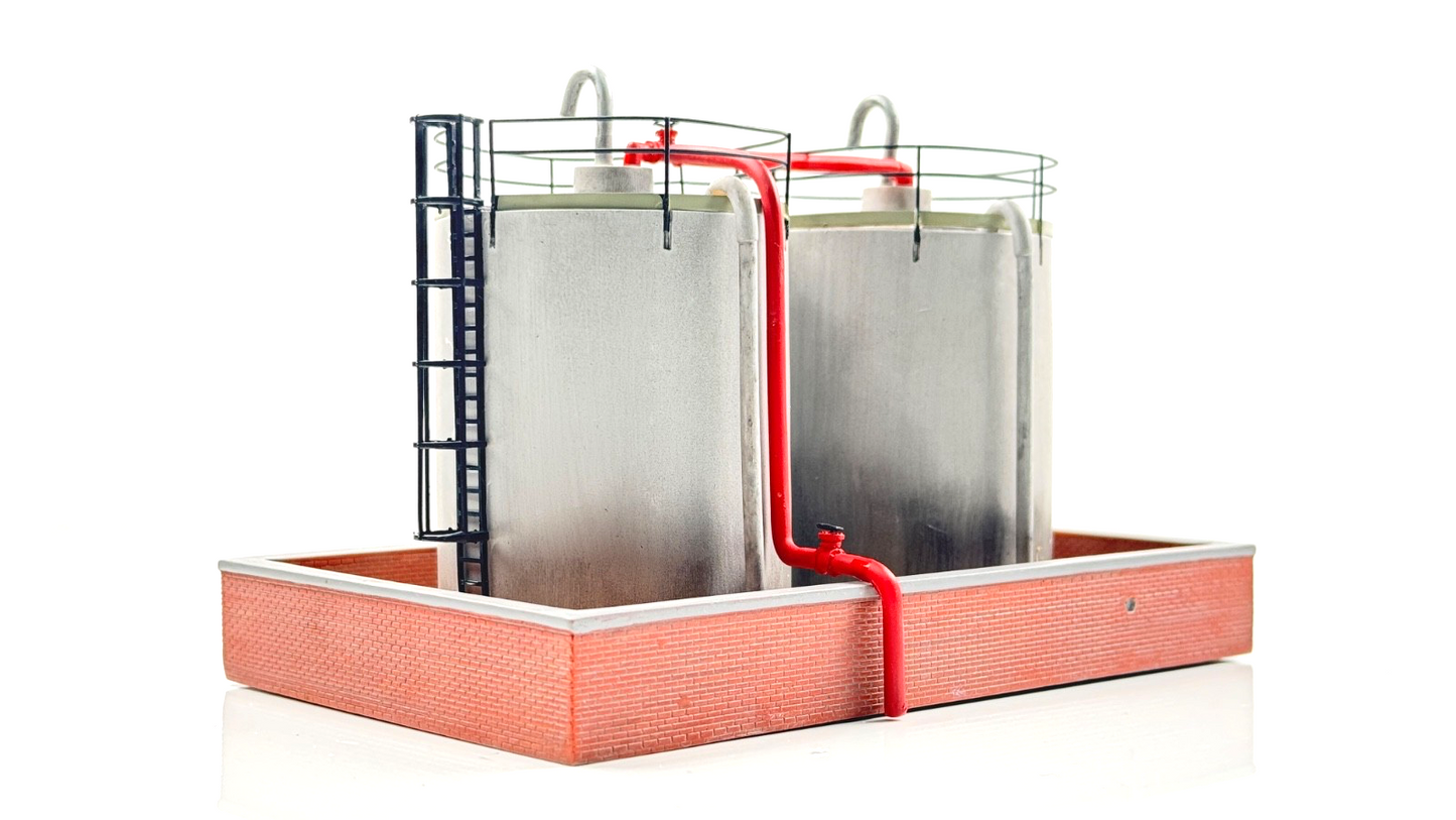 BACHMANN 00 GAUGE SCENECRAFT - 44-016 - FUEL STORAGE TANKS - BOXED