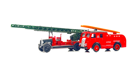 OXFORD DIECAST 1/76 SCALE - PAIR OF TRADITIONAL FIRE ENGINE VEHICLES - UNBOXED