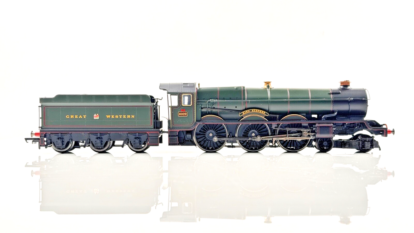 HORNBY 00 GAUGE - R2233 - GWR GREEN 4-6-0 KING CLASS 'KING STEPHEN' - BOXED