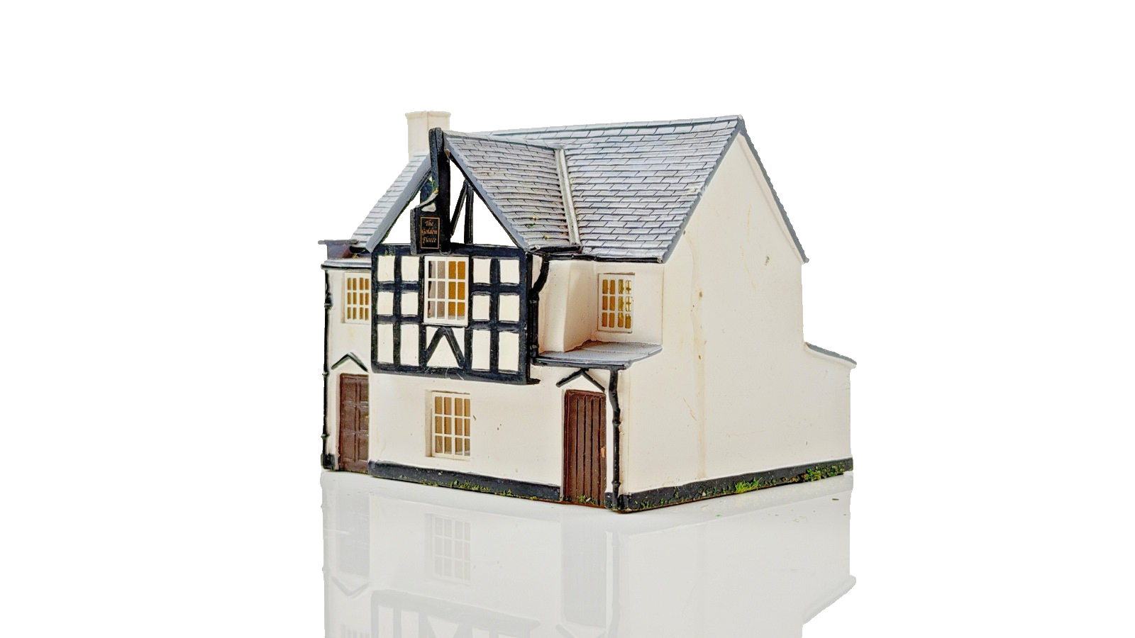 HORNBY SKALEDALE 00 GAUGE - R8620 - SMALL PUB GOLDEN FLEECE - UNBOXED