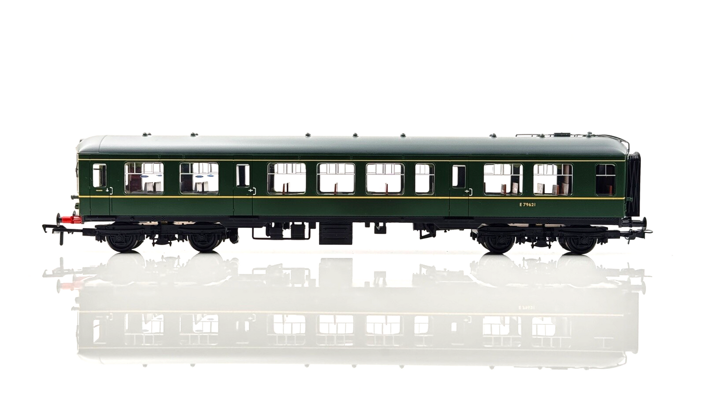BACHMANN 00 GAUGE - 32-516A - DERBY LIGHTWEIGHT TWO CAR DMU BR GREEN S/WHISKERS