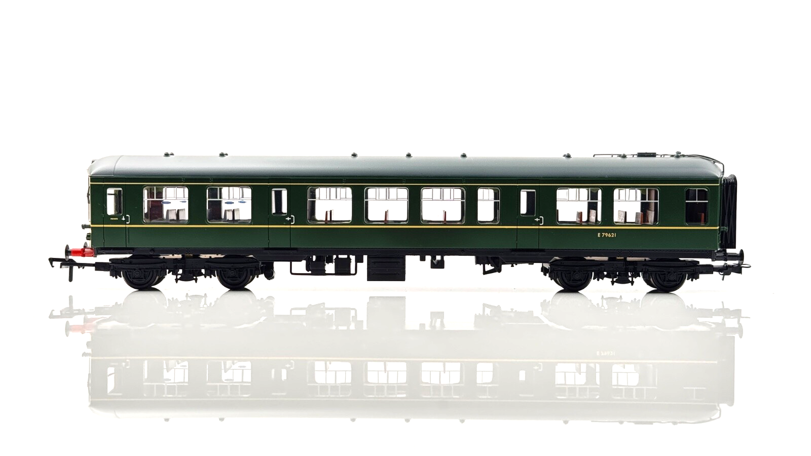 BACHMANN 00 GAUGE - 32-516A - DERBY LIGHTWEIGHT TWO CAR DMU BR GREEN S/WHISKERS