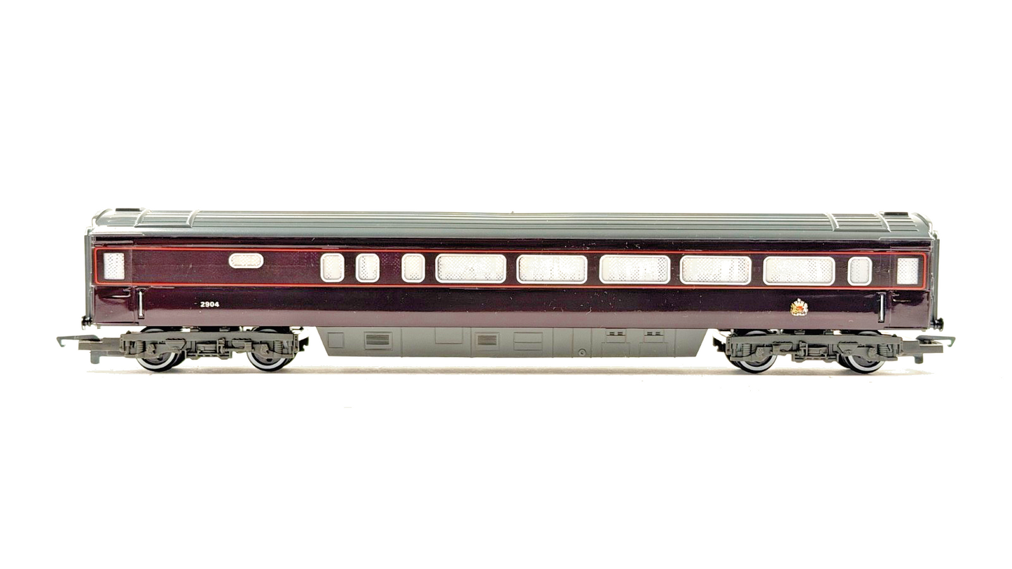 HORNBY 00 GAUGE - RAKE OF 3 ROYAL TRAIN PASSENGER COACHES UNBOXED