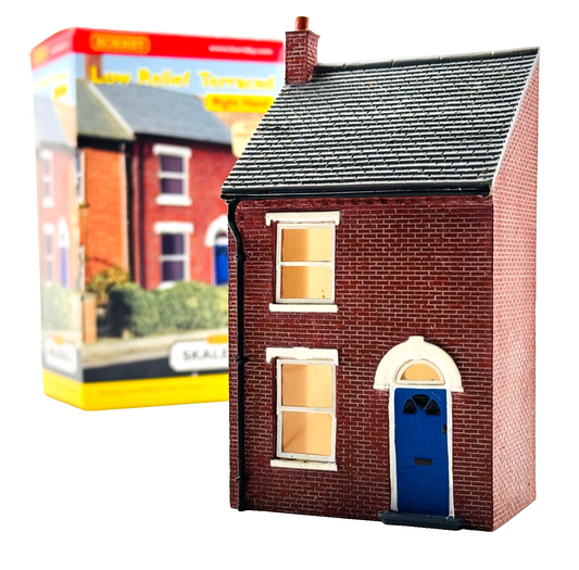 HORNBY SKALEDALE 00 GAUGE - R8645 - LOW RELIEF TERRACED HOUSE RIGHT HAND - BOXED